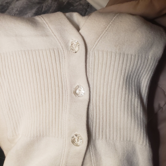 Kersh Essentials V-neck Cardigan Sweater in Medium - Picture 3 of 3